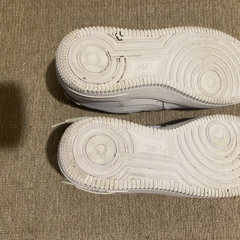 Nike Boys Air Force 1, size 5.5Y - Picture 9 of 13